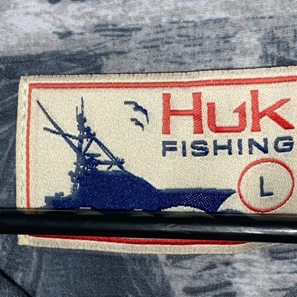 HUK FISHING MENS SIZE LARGE Gray Casual Button Down Shirt FISH DESIGN CLEAN - Picture 2 of 13